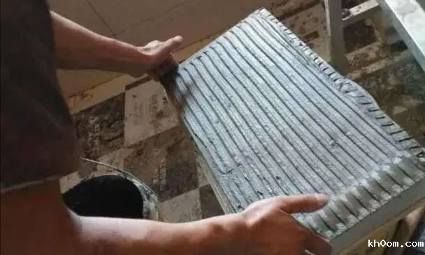 40年经验的瓦工师傅，为你讲解瓷砖胶里为什么不要加腻子粉？