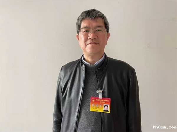 吴伟进代表：住宅外墙请专业机构做定期维保