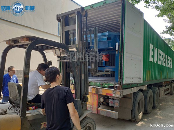 肯尼亚两套干粉砂浆简易线和振动筛发货